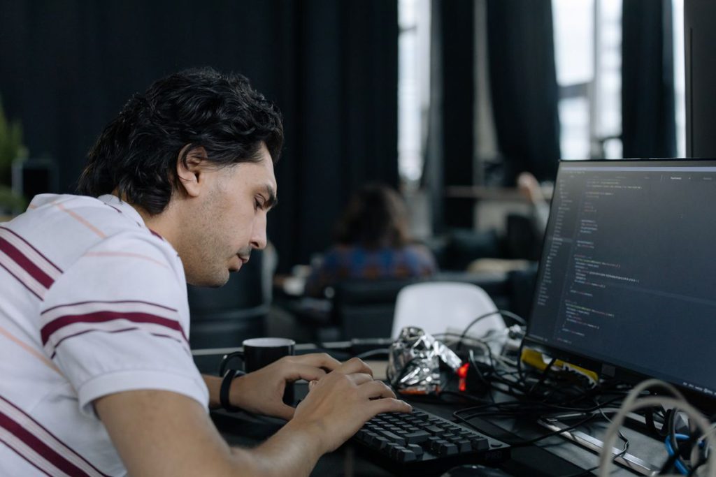 Bootcamp ou formation diplômante : quel est le meilleur retour sur investissement ?