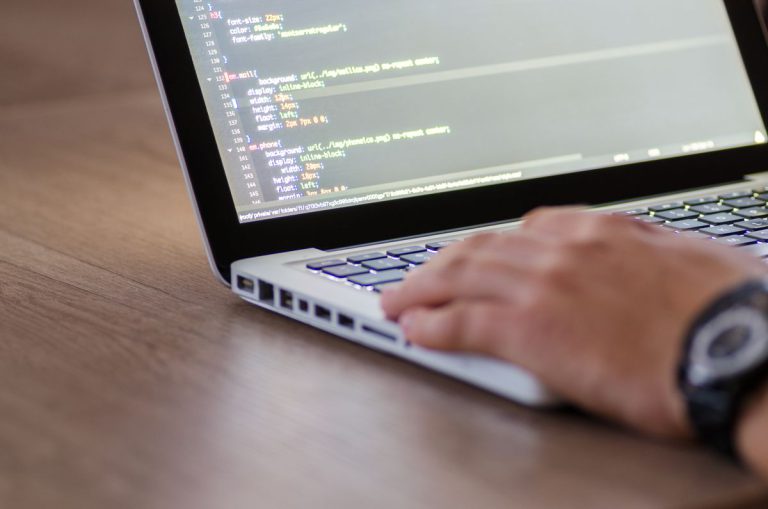 Développeur front-end, back-end, full-stack : lequel choisir ?